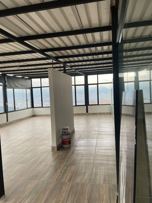 Local en arriendo en Cucaracho, Medellín, 104 m² · foto 2 de 11