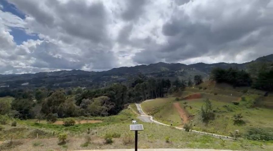 Lote en venta en El Tablazo, Rionegro, 2570 m² · foto 2 de 14