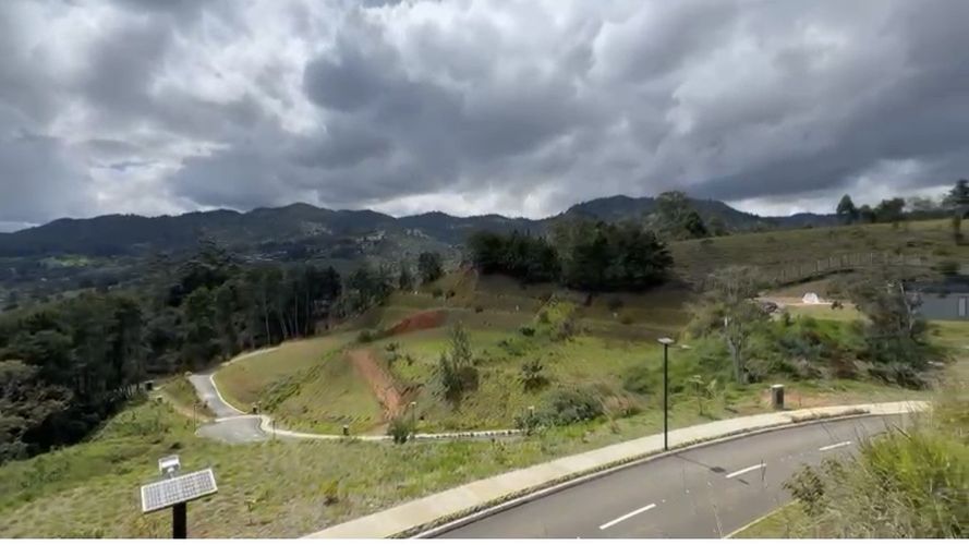 Lote en venta en El Tablazo, Rionegro, 2570 m² · foto 3 de 14