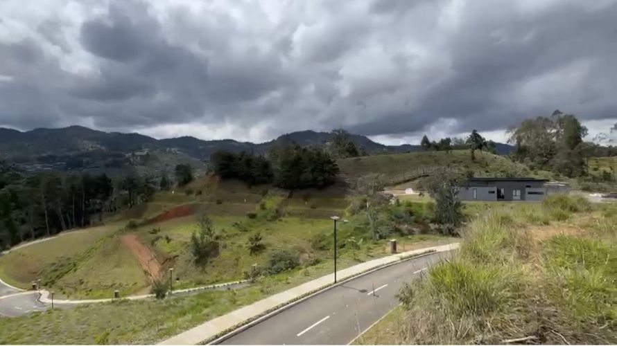 Lote en venta en El Tablazo, Rionegro, 2570 m² · foto 4 de 14