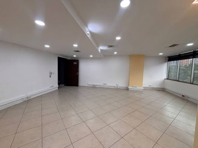 Oficina en arriendo en Cristo Rey, Medellín, 55 m² · foto 4 de 8