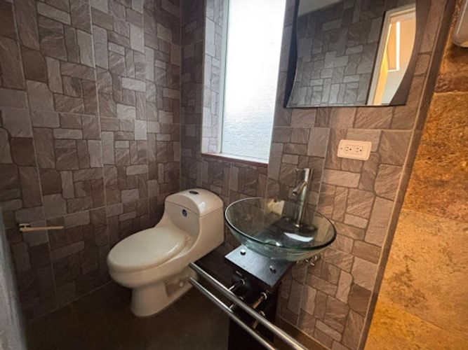 Oficina en arriendo en Cristo Rey, Medellín, 55 m² · foto 7 de 8