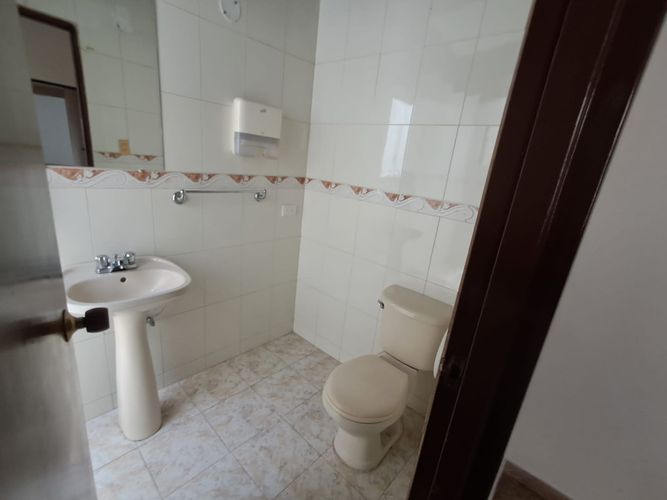Casa de 5 alcobas en arriendo en Belén Las Mercedes, Medellín, 280 m² · foto 11 de 24