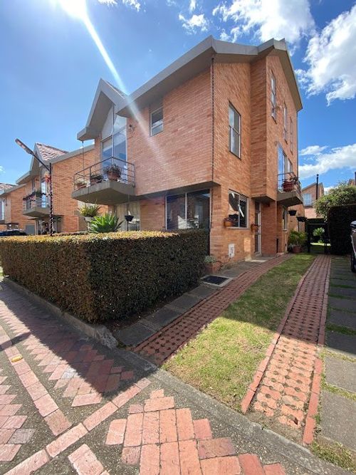 Casa de 4 alcobas en venta en Vereda La Balsa, Chía, 242 m² · foto 2 de 19