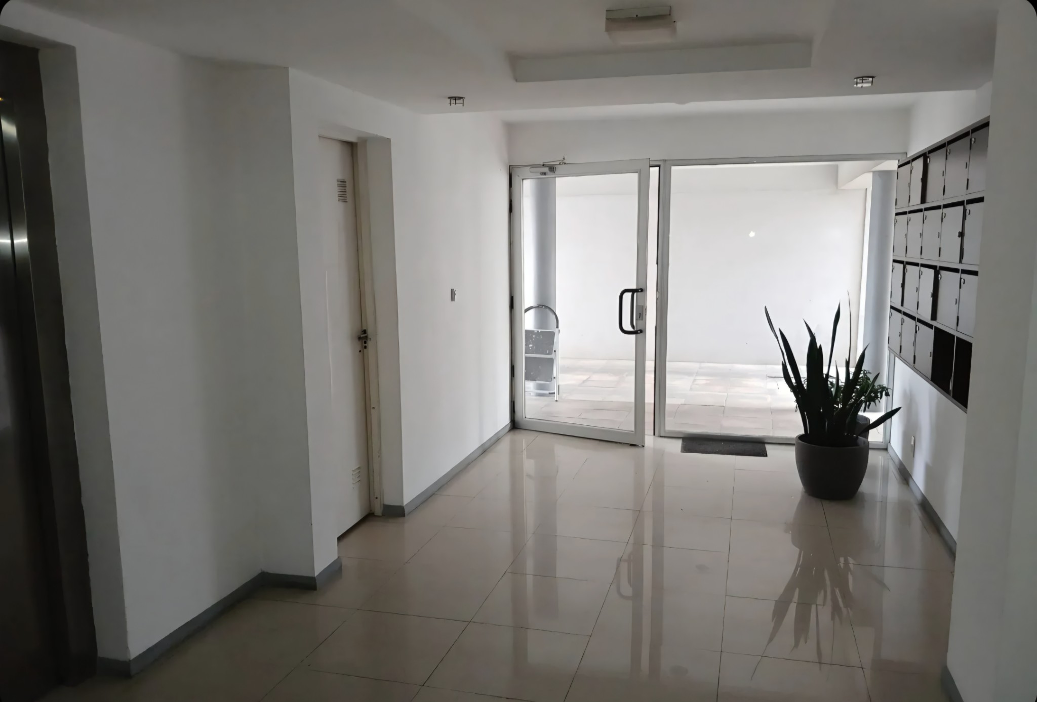 Exclusivo Apartamento de Lujo con 2 Dormitorios, 2 Baños y Garage, en Edificio Premium con Barbacoa y Piscina, Ubicado Estratégicamente en Millán y Calaguala. · Foto 9