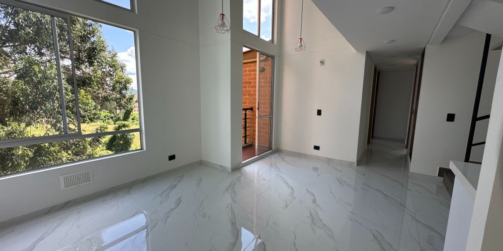 Apartamento de 4 alcobas en venta en Prados Del Mirador, Zipaquirá, 104 m² · foto 2 de 24