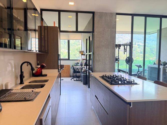 Apartamento de 3 alcobas en venta en El Poblado, Medellín, 293 m² · foto 8 de 20