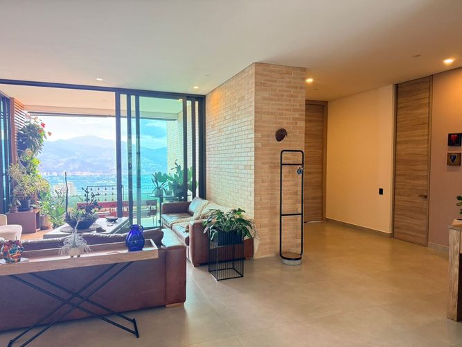Apartamento de 3 alcobas en venta en El Poblado, Medellín, 293 m² · foto 2 de 20