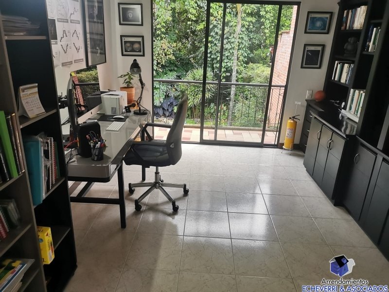 Casa en venta en Loma De Las Brujas, Envigado · foto 2 de 24