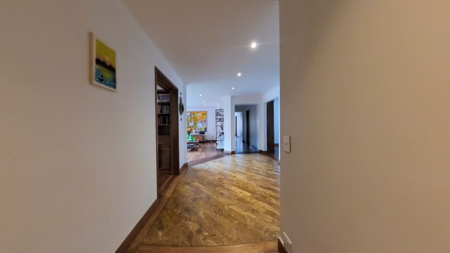 Apartamento de 3 alcobas en venta en Los Rosales, Bogotá, 173 m² · foto 2 de 24