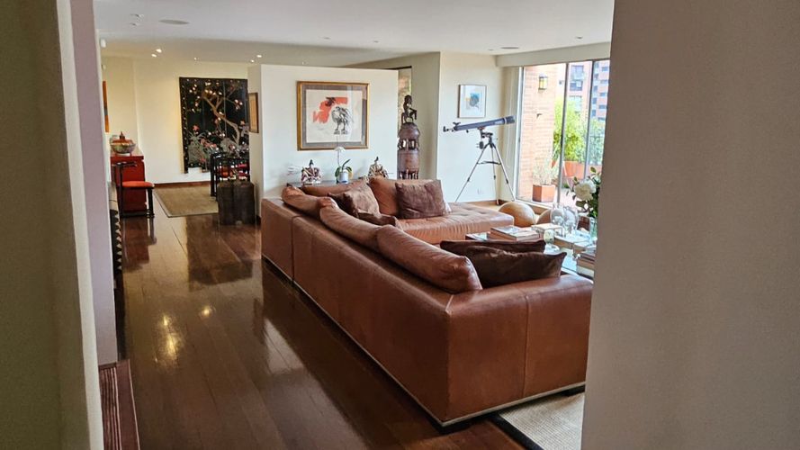 Apartamento de 3 alcobas en venta en Los Rosales, Bogotá, 315 m² · foto 5 de 23