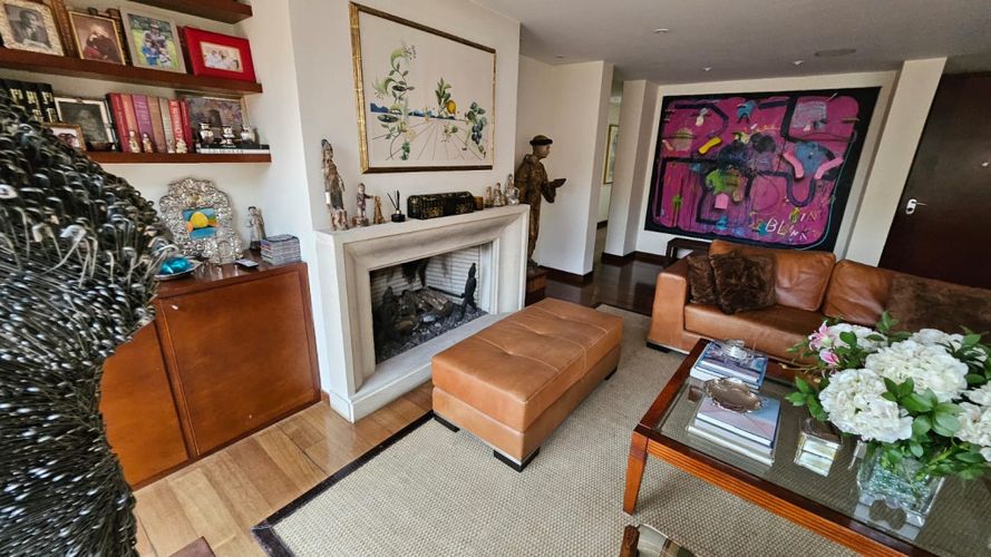 Apartamento de 3 alcobas en venta en Los Rosales, Bogotá, 315 m² · foto 6 de 23