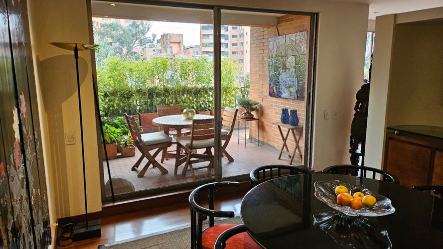 Apartamento de 3 alcobas en venta en Los Rosales, Bogotá, 315 m² · foto 9 de 23