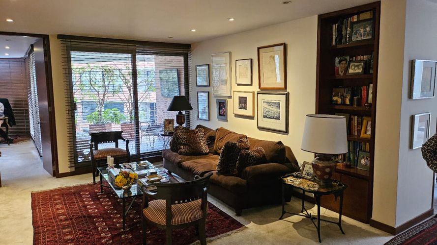 Apartamento de 3 alcobas en venta en Los Rosales, Bogotá, 315 m² · foto 14 de 23