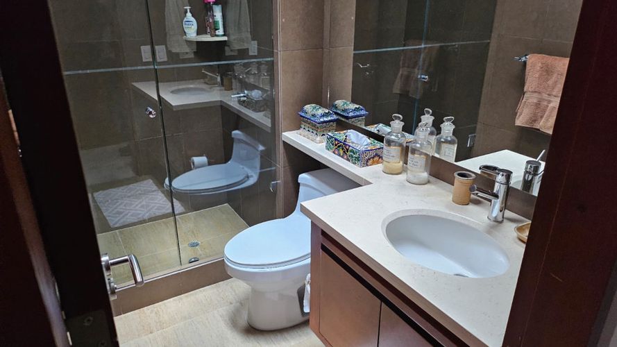 Apartamento de 3 alcobas en venta en Los Rosales, Bogotá, 315 m² · foto 17 de 23