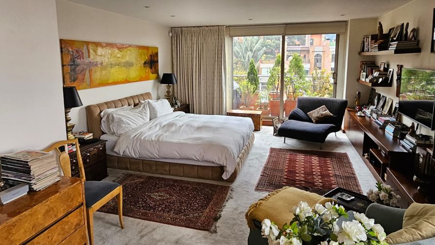 Apartamento de 3 alcobas en venta en Los Rosales, Bogotá, 315 m² · foto 18 de 23