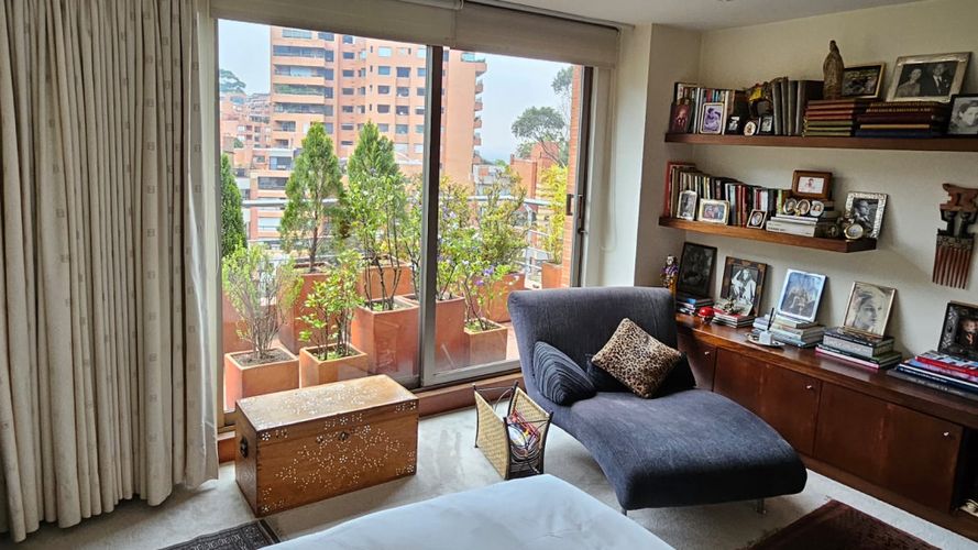 Apartamento de 3 alcobas en venta en Los Rosales, Bogotá, 315 m² · foto 20 de 23
