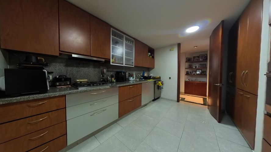 Apartamento de 3 alcobas en venta en La Carolina, Bogotá, 260 m² · foto 5 de 21