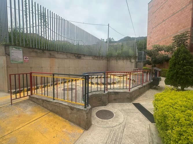 Apartamento de 3 alcobas en venta en San Antonio Del Carrizal, Girón, 60 m² · foto 20 de 23