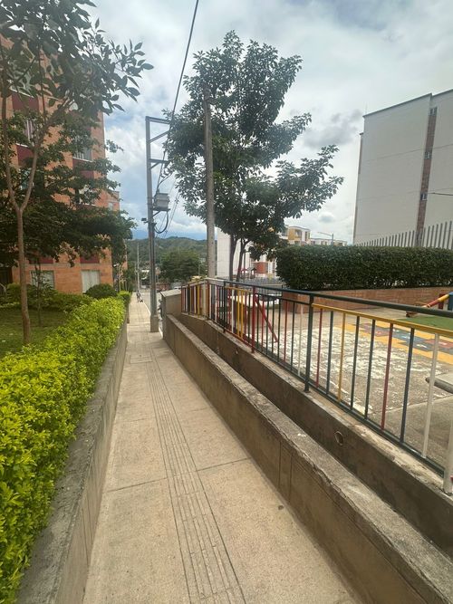 Apartamento de 3 alcobas en venta en San Antonio Del Carrizal, Girón, 60 m² · foto 21 de 23