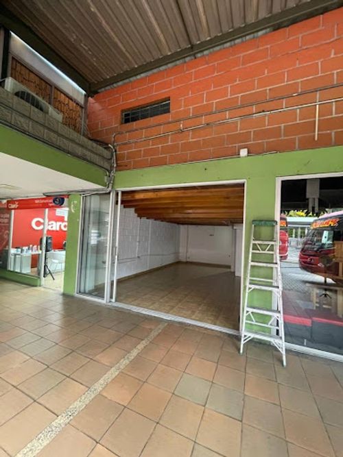 Local en arriendo en Cabecera San Antonio De Prado, Medellín, 27 m² · foto 2 de 5