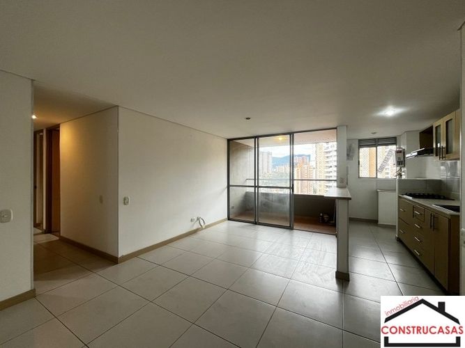 Apartamento de 3 alcobas en arriendo en Loma De San Jose, Sabaneta, 84 m² · foto 2 de 21
