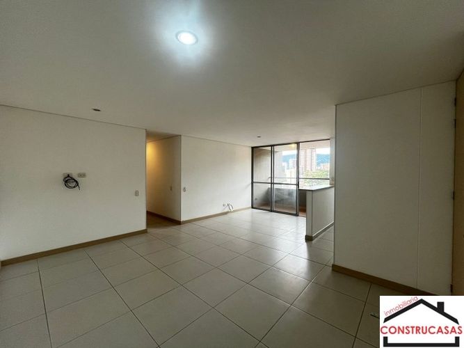Apartamento de 3 alcobas en arriendo en Loma De San Jose, Sabaneta, 84 m² · foto 3 de 21