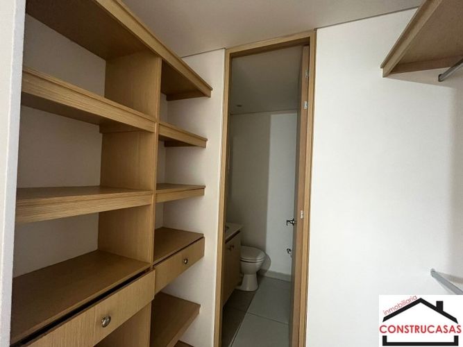 Apartamento de 3 alcobas en arriendo en Loma De San Jose, Sabaneta, 84 m² · foto 9 de 21
