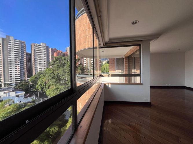 Apartamento de 4 alcobas en arriendo en Alejandría, Medellín, 213 m² · foto 2 de 24