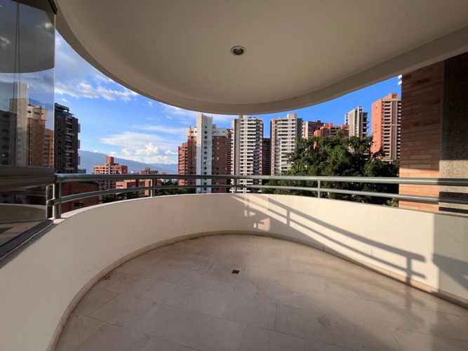 Apartamento de 4 alcobas en arriendo en Alejandría, Medellín, 213 m² · foto 3 de 24