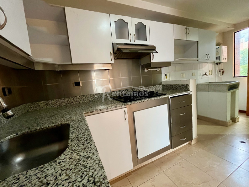 Apartamento en arriendo en La Frontera, Medellín · foto 3 de 24