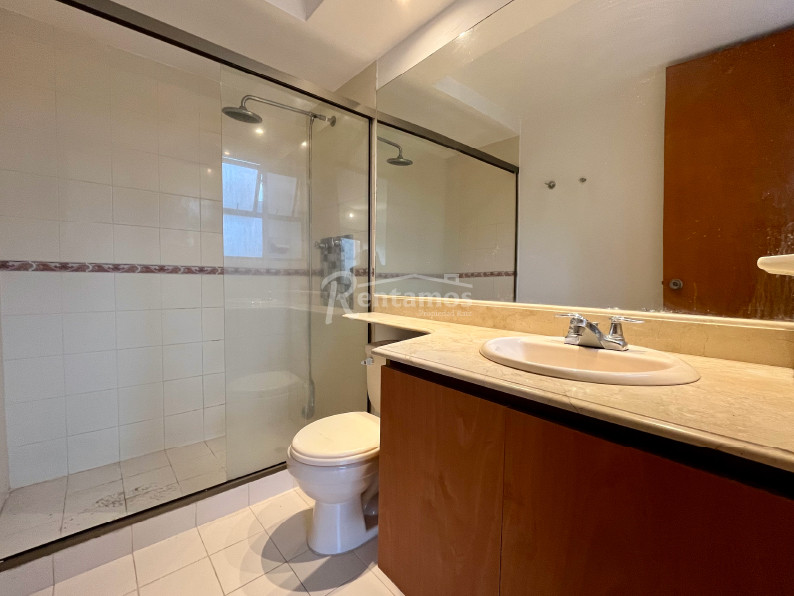 Apartamento en arriendo en La Frontera, Medellín · foto 23 de 24