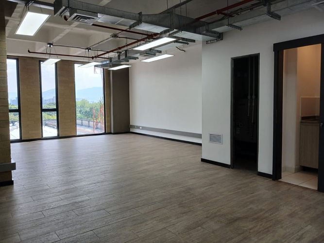Oficina en arriendo en Cristo Rey, Medellín, 56 m² · foto 4 de 8