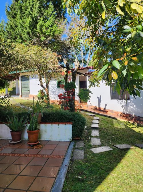 Casa de 3 alcobas en venta en Loma Del Escobero, Envigado · foto 2 de 7