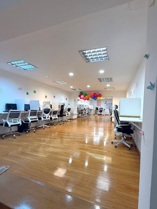 ALQUILER OFICINA EN CIUDAD VIEJA: 230m2 · Foto 1