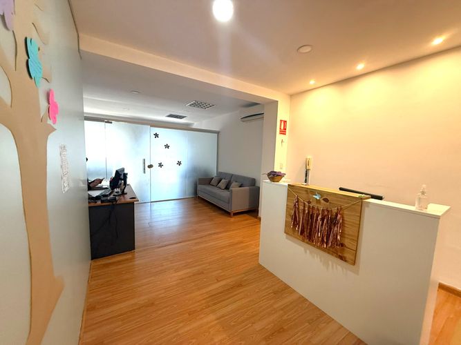 ALQUILER OFICINA EN CIUDAD VIEJA: 230m2 · Foto 3