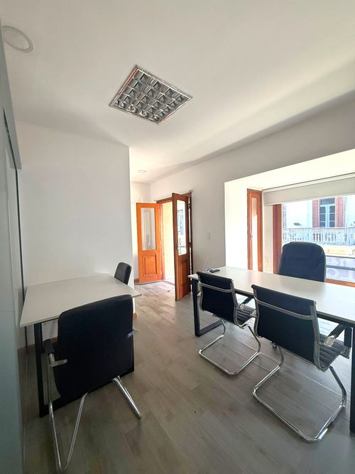 ALQUILER OFICINA EN CIUDAD VIEJA: 230m2 · Foto 4