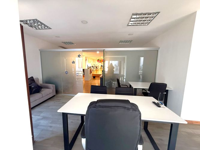 ALQUILER OFICINA EN CIUDAD VIEJA: 230m2 · Foto 5