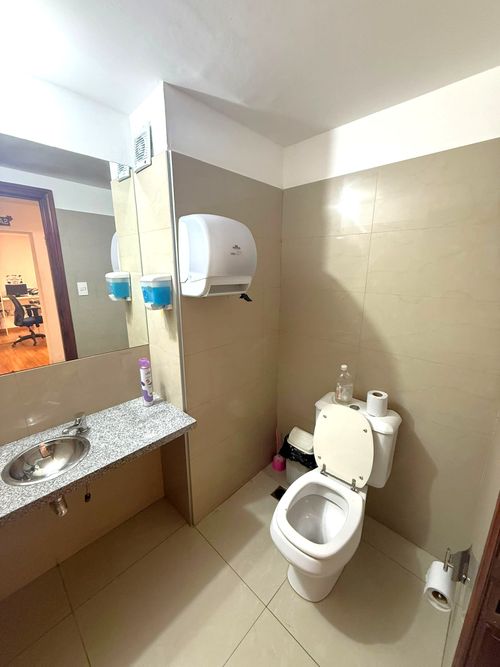 ALQUILER OFICINA EN CIUDAD VIEJA: 230m2 · Foto 8
