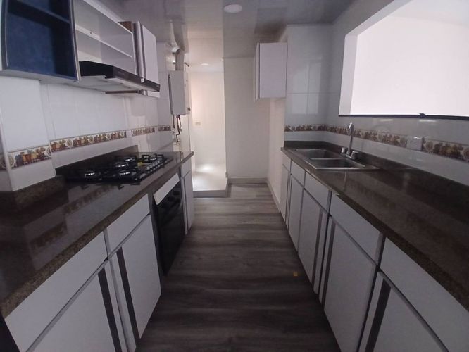 Apartamento de 2 alcobas en venta en Santa Barbara, Bogotá, 83 m² · foto 2 de 24