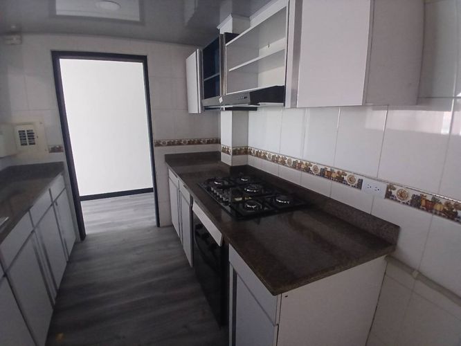 Apartamento de 2 alcobas en venta en Santa Barbara, Bogotá, 83 m² · foto 5 de 24