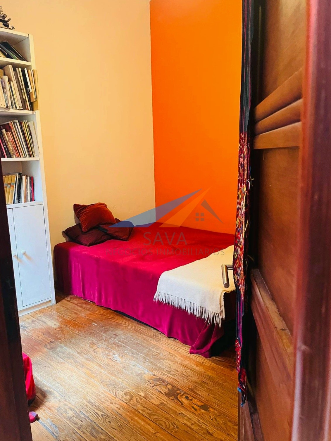 Alquiler Apartamento tipo Casa 2 Dormitorios + Servicio en Pocitos! Sin Gastos Comunes. Dos Plantas. Estufa a Leña, Patio y Terraza. Amueblado y Equipado! · Foto 10