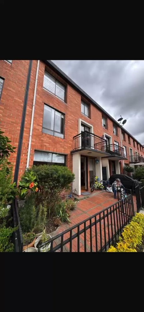 Casa de 3 alcobas en venta en Ciudad Salitre, Bogotá, 92 m² · foto 2 de 23