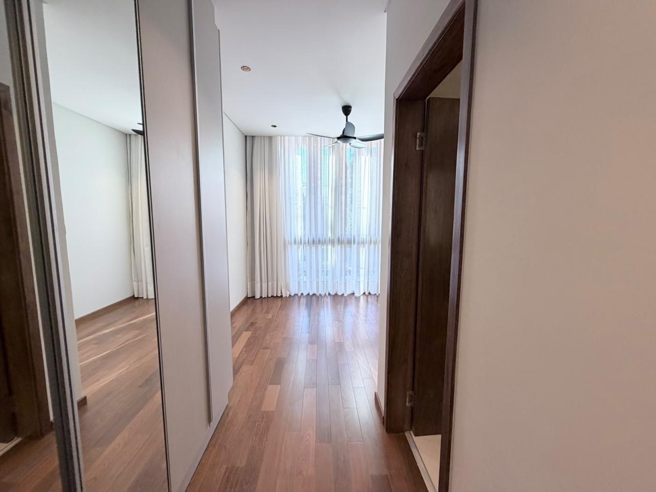 Alquiler de Casa Moderna a Estrenar, Ubicación Privilegiada en Zona Colegio Santa Ana — foto 2