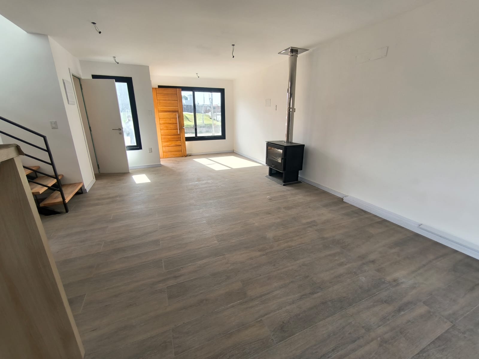 HERMOSA CASA 3 DORMITORIOS CON COHERA Y PARRILLERO EN SOLYMAR!! - foto 4