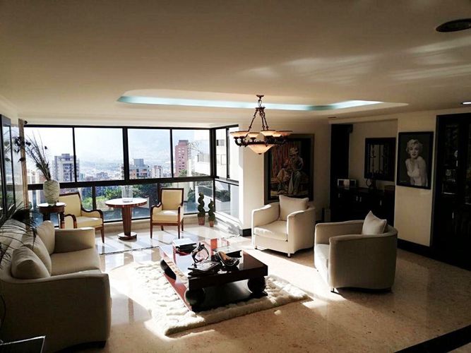 Apartamento de 4 alcobas en arriendo en El Poblado, Medellín, 520 m² · foto 2 de 14