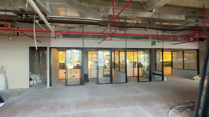 Oficina en arriendo en El Poblado, Medellín, 321 m² · foto 3 de 4