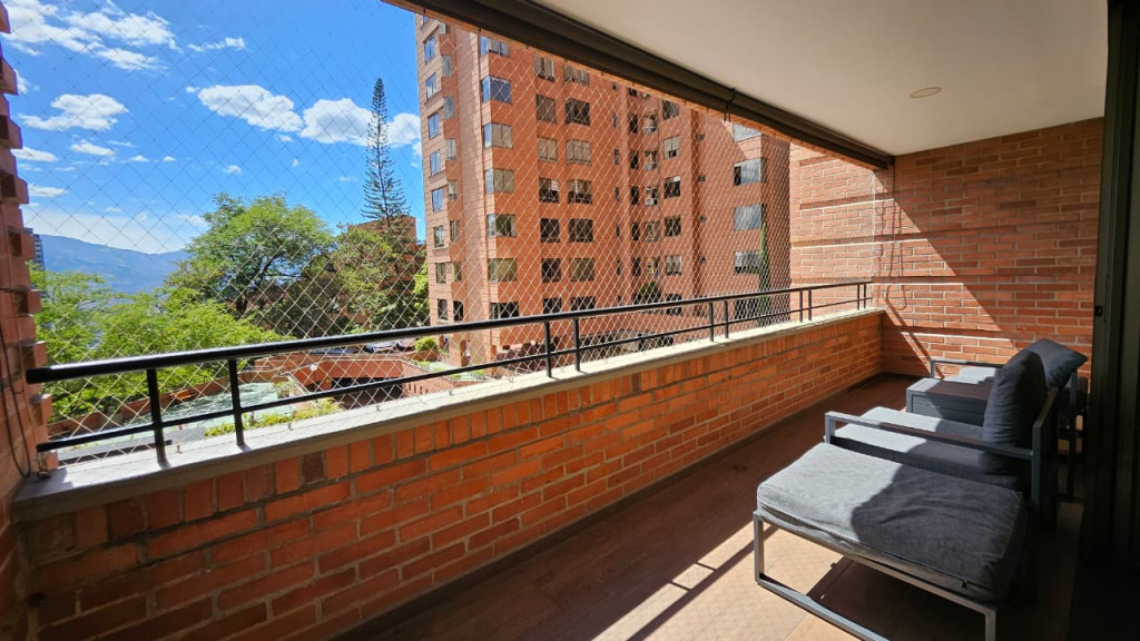 Apartamento en arriendo en Altos Del Poblado, Medellín · foto 2 de 17
