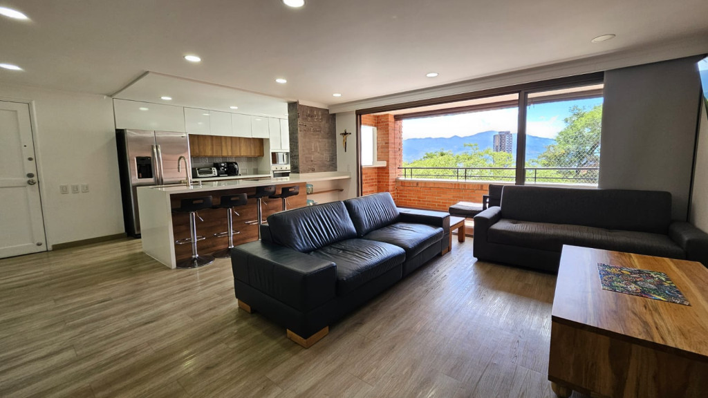 Apartamento en arriendo en Altos Del Poblado, Medellín · foto 5 de 17