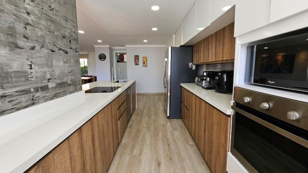 Apartamento en arriendo en Altos Del Poblado, Medellín · foto 7 de 17
